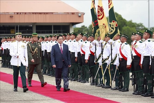 Thủ tướng Phạm Minh Chính bắt đầu thăm Brunei Darussalam